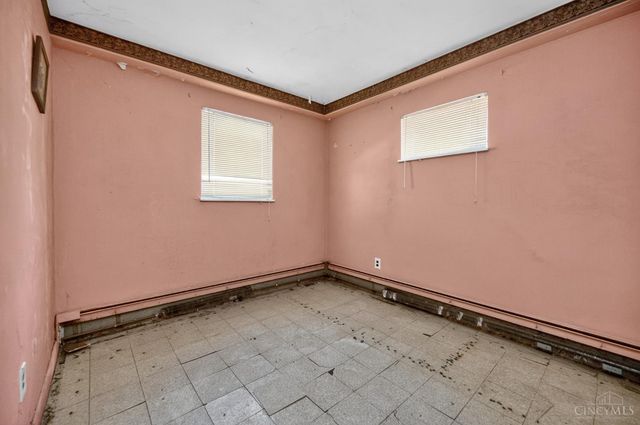 2824 Lafeuille Avenue, Cincinnati, OH 45211