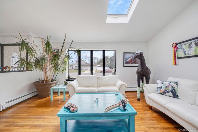 7 Betsy Drive, West Sayville, NY 11796