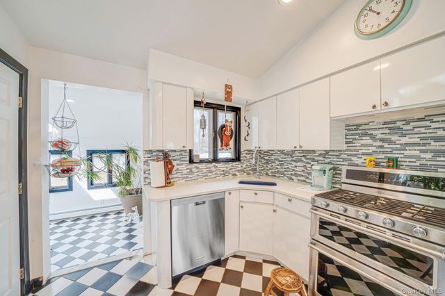 7 Betsy Drive, West Sayville, NY 11796