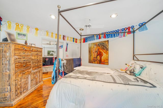 7 Betsy Drive, West Sayville, NY 11796