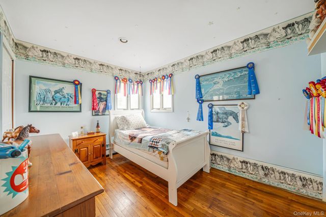 7 Betsy Drive, West Sayville, NY 11796