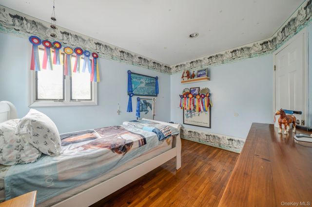 7 Betsy Drive, West Sayville, NY 11796