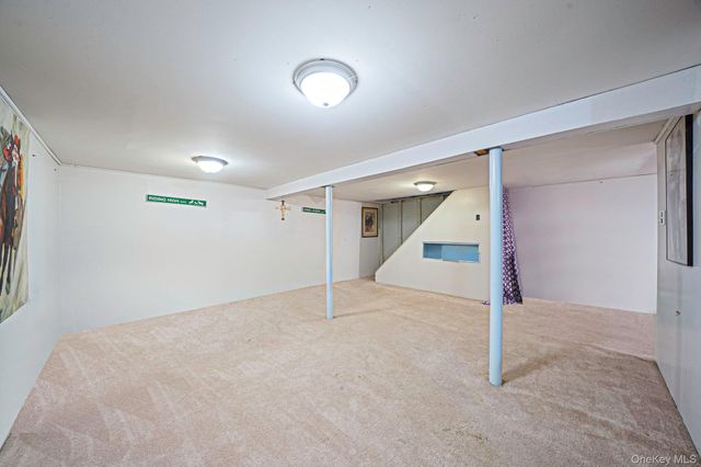 7 Betsy Drive, West Sayville, NY 11796