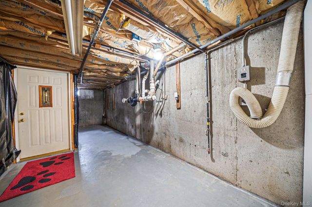 7 Betsy Drive, West Sayville, NY 11796