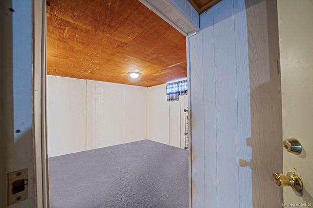 7 Betsy Drive, West Sayville, NY 11796