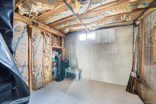 7 Betsy Drive, West Sayville, NY 11796