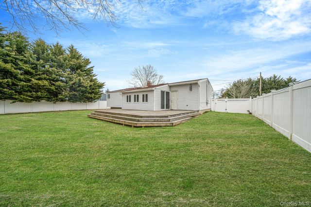 7 Betsy Drive, West Sayville, NY 11796