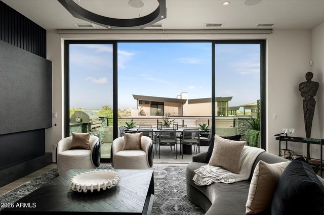 5020 N ASCENT Drive, Scottsdale, AZ 85251