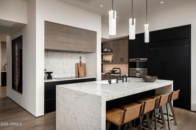 5020 N ASCENT Drive, Scottsdale, AZ 85251
