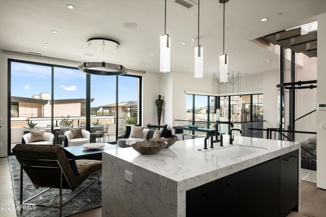 5020 N ASCENT Drive, Scottsdale, AZ 85251