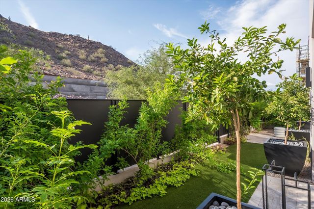 5020 N ASCENT Drive, Scottsdale, AZ 85251