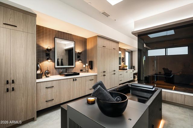5020 N ASCENT Drive, Scottsdale, AZ 85251
