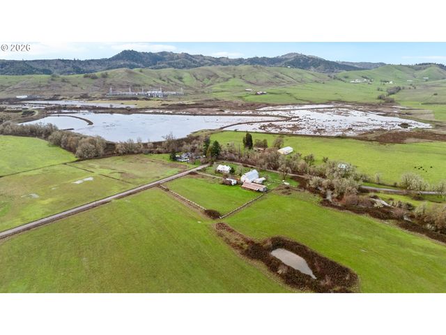 383 BRUMBACH Rd, Roseburg, OR 97470