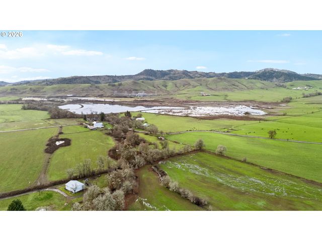 383 BRUMBACH Rd, Roseburg, OR 97470