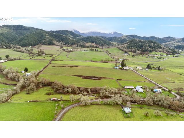 383 BRUMBACH Rd, Roseburg, OR 97470
