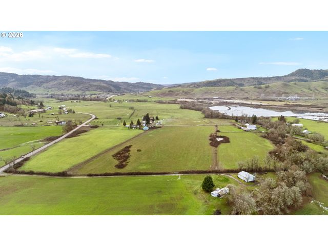 383 BRUMBACH Rd, Roseburg, OR 97470