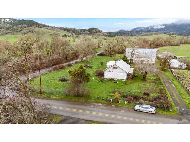 383 BRUMBACH Rd, Roseburg, OR 97470