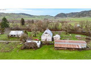 383 BRUMBACH Rd, Roseburg, OR 97470