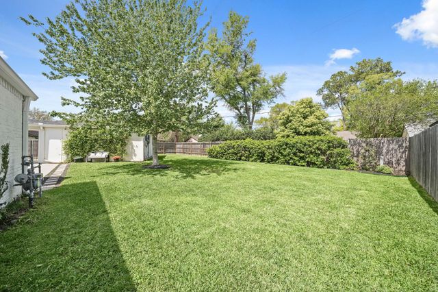 10614 Riverview Drive, Houston, TX 77042