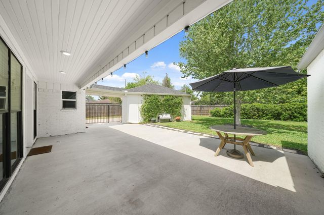 10614 Riverview Drive, Houston, TX 77042