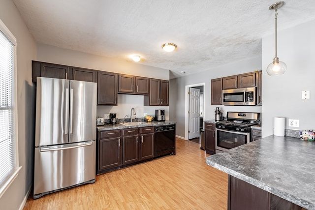 31 Wing St, Springfield, MA 01151