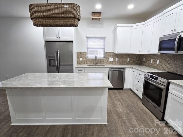 768 8th Street NE, Hickory, NC 28601