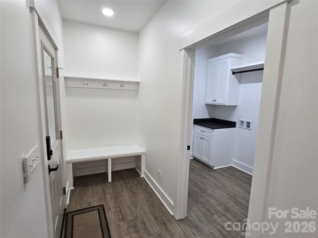 768 8th Street NE, Hickory, NC 28601