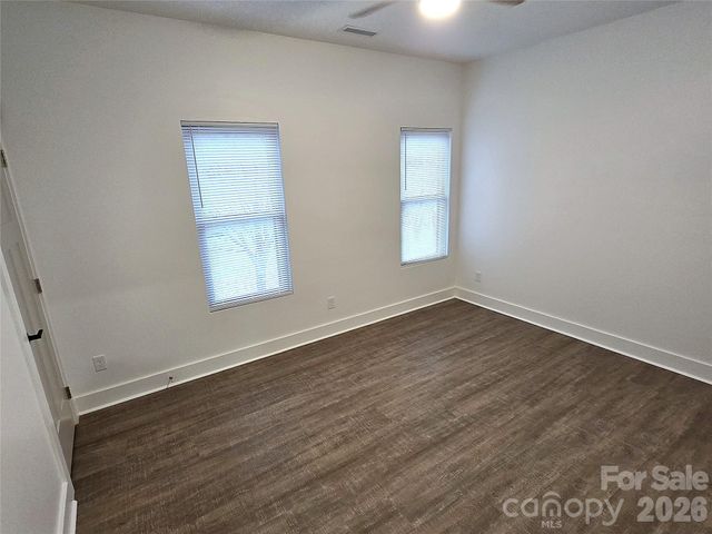 768 8th Street NE, Hickory, NC 28601