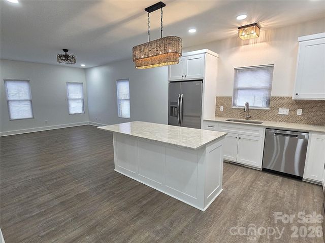768 8th Street NE, Hickory, NC 28601