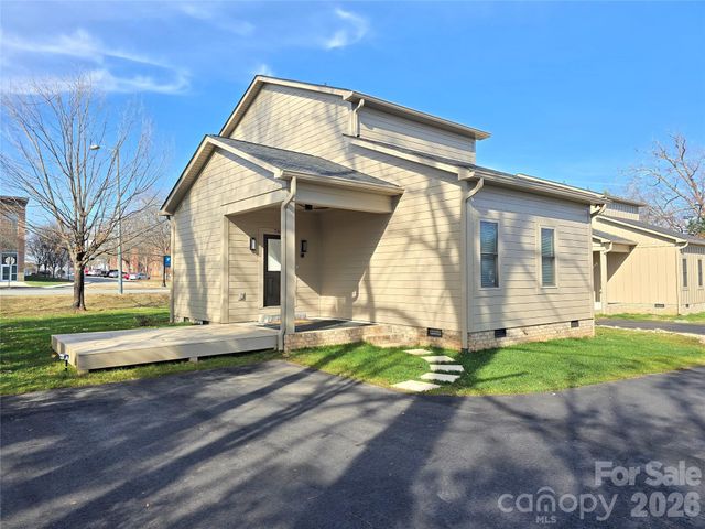 768 8th Street NE, Hickory, NC 28601
