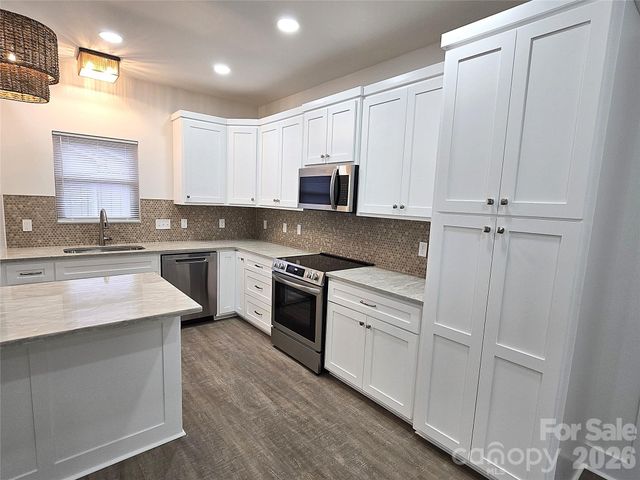 768 8th Street NE, Hickory, NC 28601