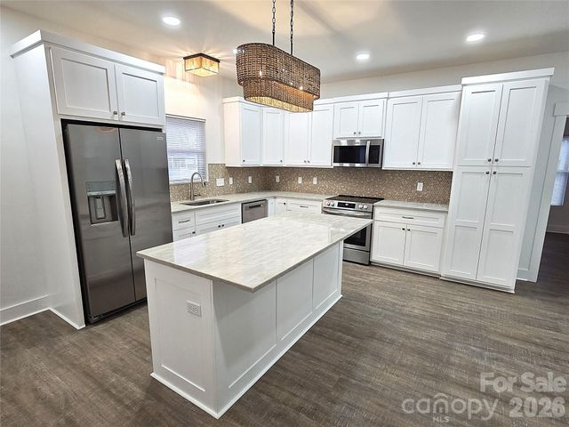 768 8th Street NE, Hickory, NC 28601