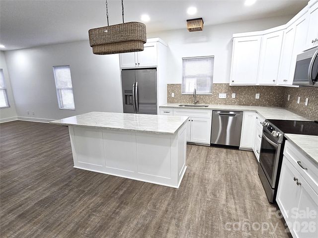 768 8th Street NE, Hickory, NC 28601