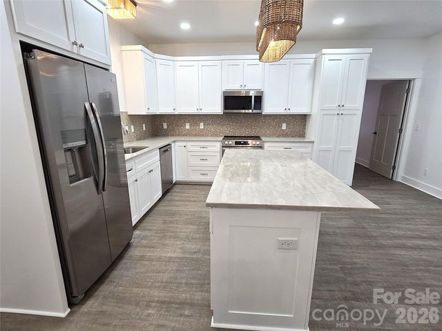 768 8th Street NE, Hickory, NC 28601