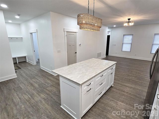 768 8th Street NE, Hickory, NC 28601
