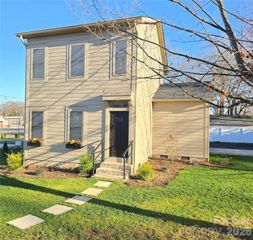 768 8th Street NE, Hickory, NC 28601
