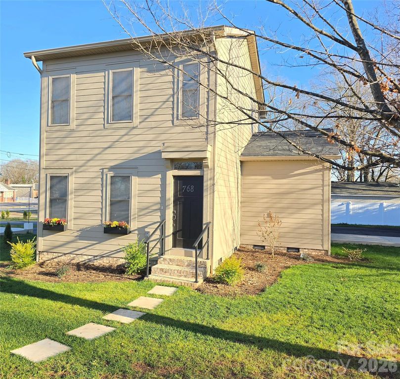 768 8th Street NE, Hickory, NC 28601