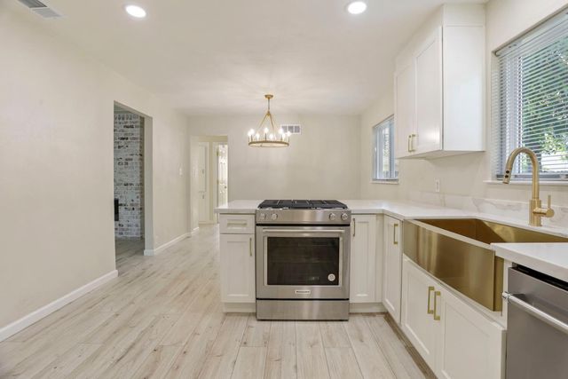 1113 Sutter St, Manteca, CA 95336