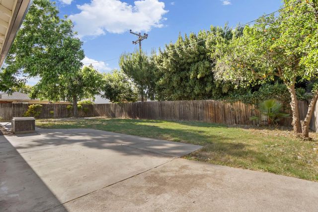1113 Sutter St, Manteca, CA 95336
