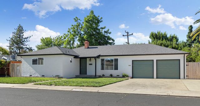 1113 Sutter St, Manteca, CA 95336