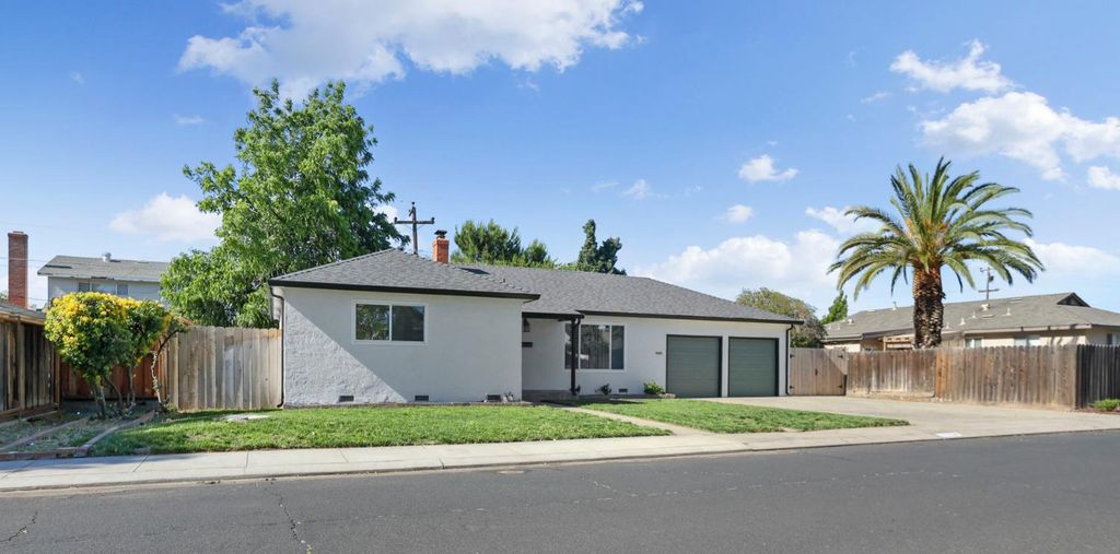 1113 Sutter St, Manteca, CA 95336
