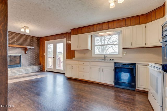 485 Old Hickory Circle, Mount Carmel, TN 37645