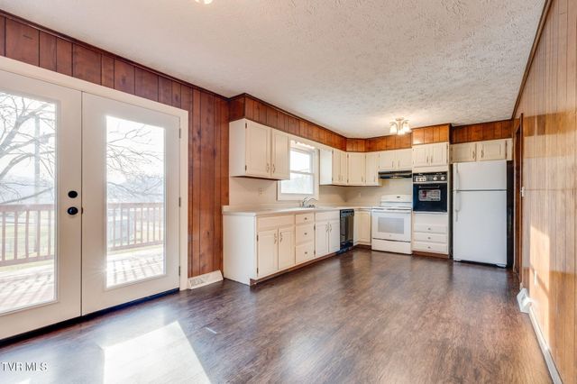 485 Old Hickory Circle, Mount Carmel, TN 37645