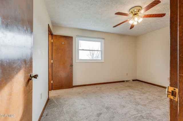 485 Old Hickory Circle, Mount Carmel, TN 37645