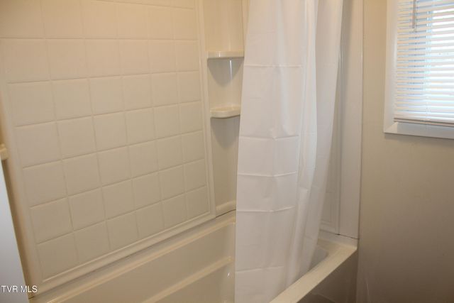 485 Old Hickory Circle, Mount Carmel, TN 37645