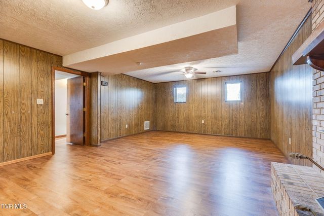 485 Old Hickory Circle, Mount Carmel, TN 37645