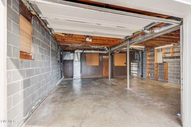 485 Old Hickory Circle, Mount Carmel, TN 37645