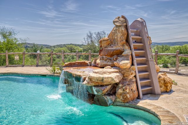 23525 N US Highway 83 Unit 301, Concan, TX 78838