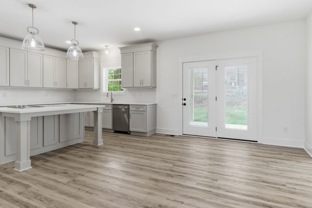 2401 Grover St, Nashville, TN 37207