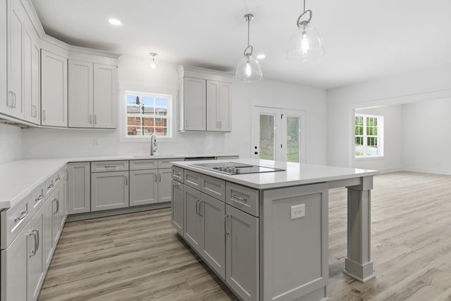 2401 Grover St, Nashville, TN 37207